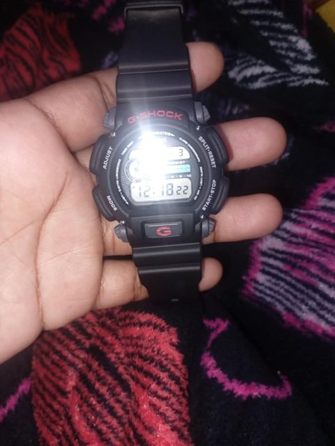 Foto de Babygirljay con su reloj